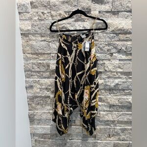 Soho Black and Gold Chain Pattern Top size XL